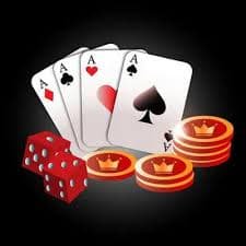 Kartu Dragon Tiger di atas meja kasino dengan dealer dalam layar